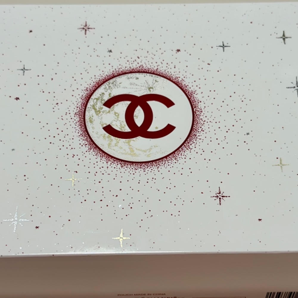 NEW CHANEL Red Tweed Makeup Bag Pouch 2022 Edition. Gold front & zip logo. NIB - Picture 5 of 7
